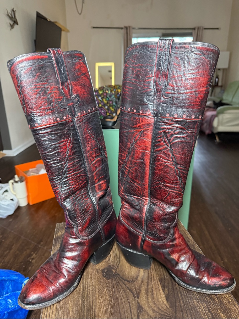 Vintage 1980 Lucchese San Antonio Cowboy Boots. Black Cherry Leather - size 6.5 - Picture 4 of 7